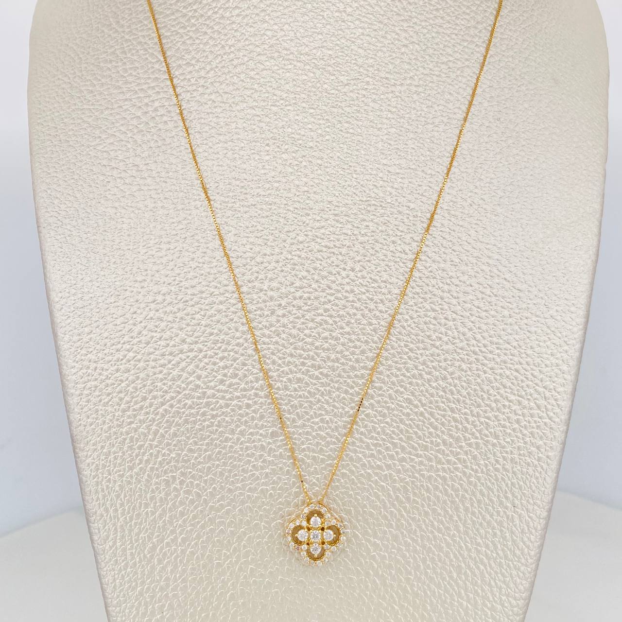 Set Cadena Veneciana + Dije Trebol / 2.55 g / 45.4 cm Oro Amarillo 18K