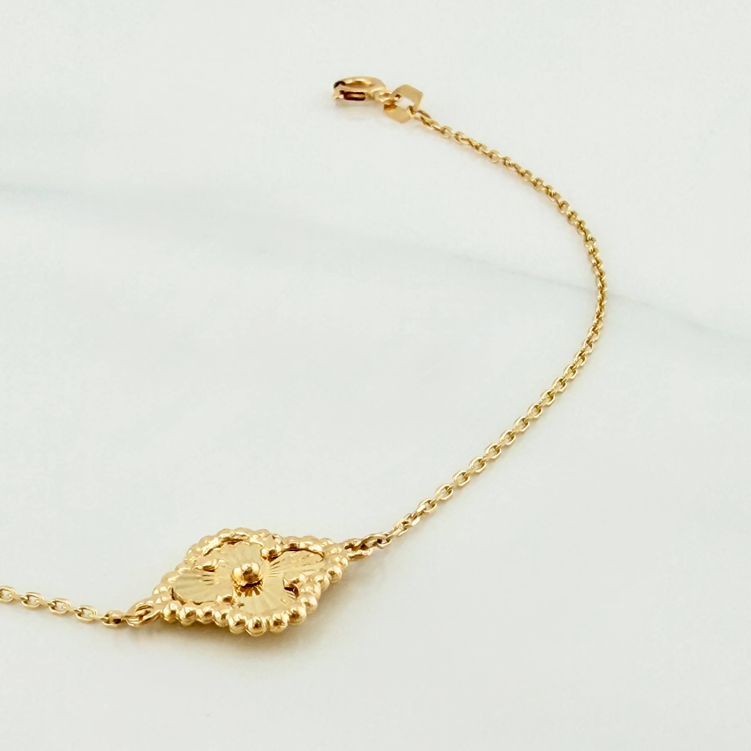 Pulso Modulable Aro Seguido Trebol 1.8 g / 18.4 cm - 21 cm / 0.9 mm Oro Amarillo 18K