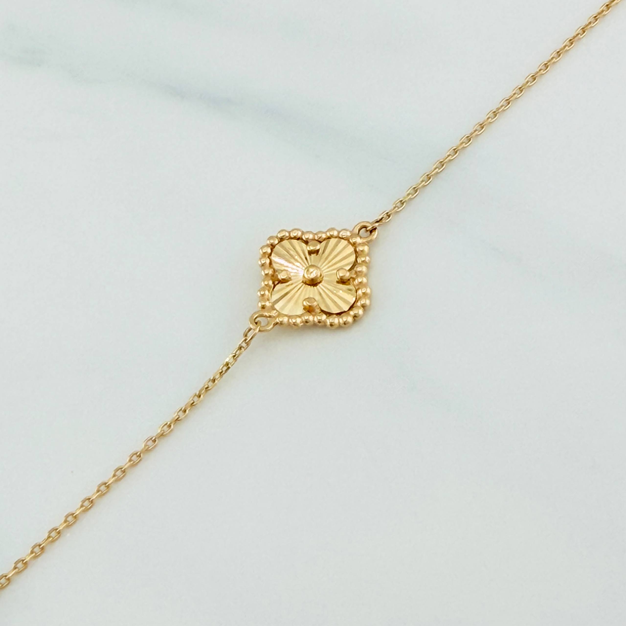 Pulso Modulable Aro Seguido Trebol 1.8 g / 18.4 cm - 21 cm / 0.9 mm Oro Amarillo 18K