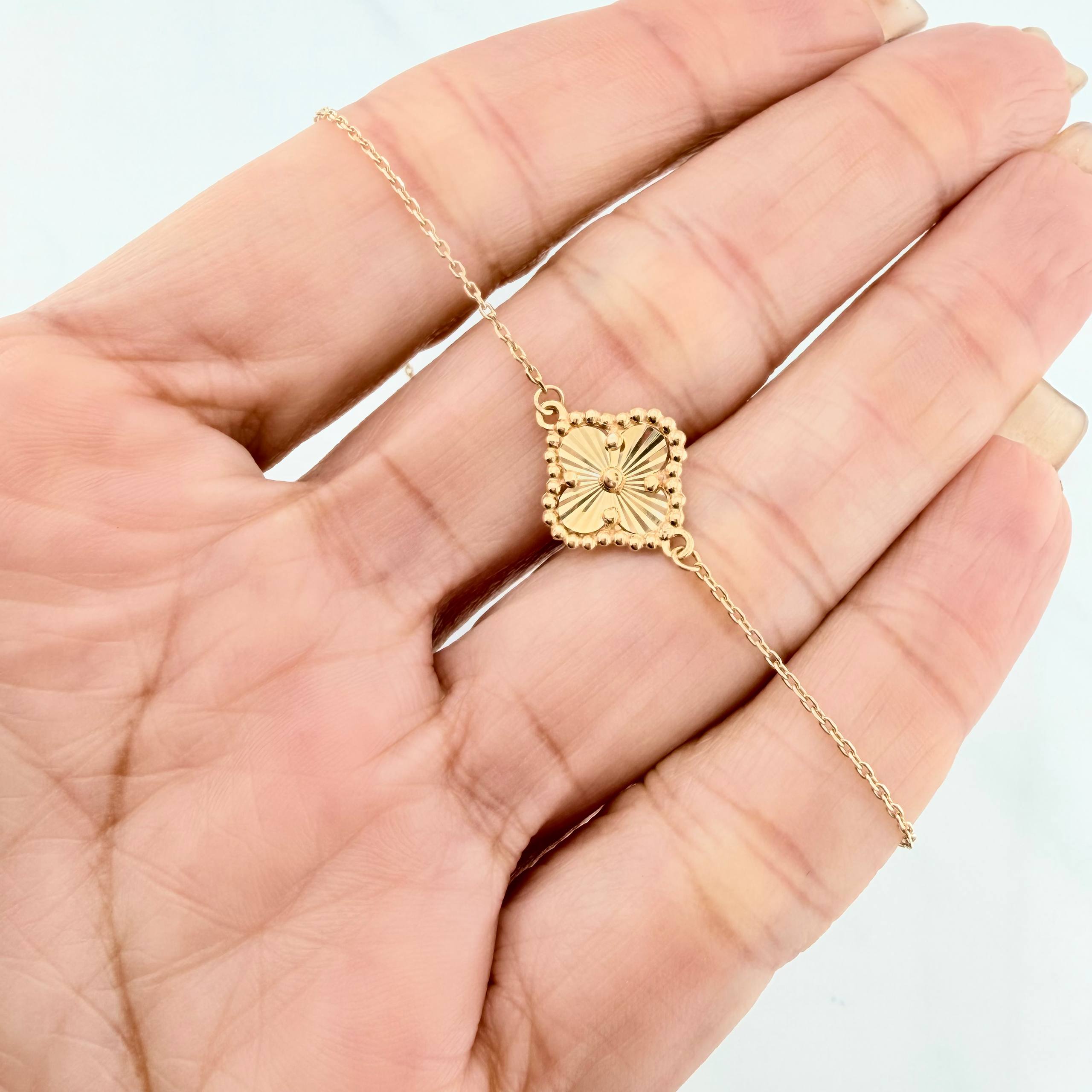 Pulso Modulable Aro Seguido Trebol 1.8 g / 18.4 cm - 21 cm / 0.9 mm Oro Amarillo 18K