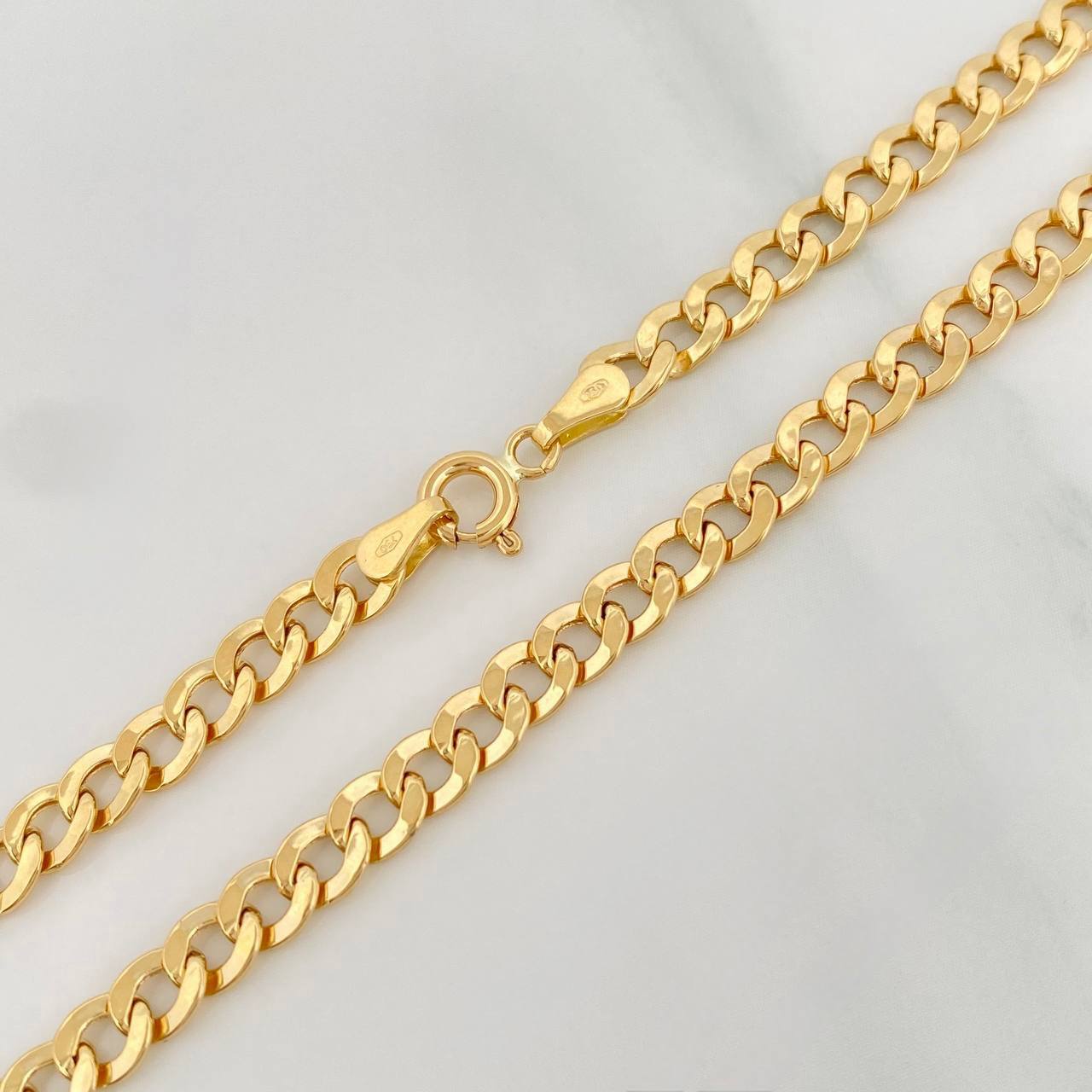 Cadena Cubana 7.4 g / 61.6 cm / 4.4 mm Oro Amarillo 18K