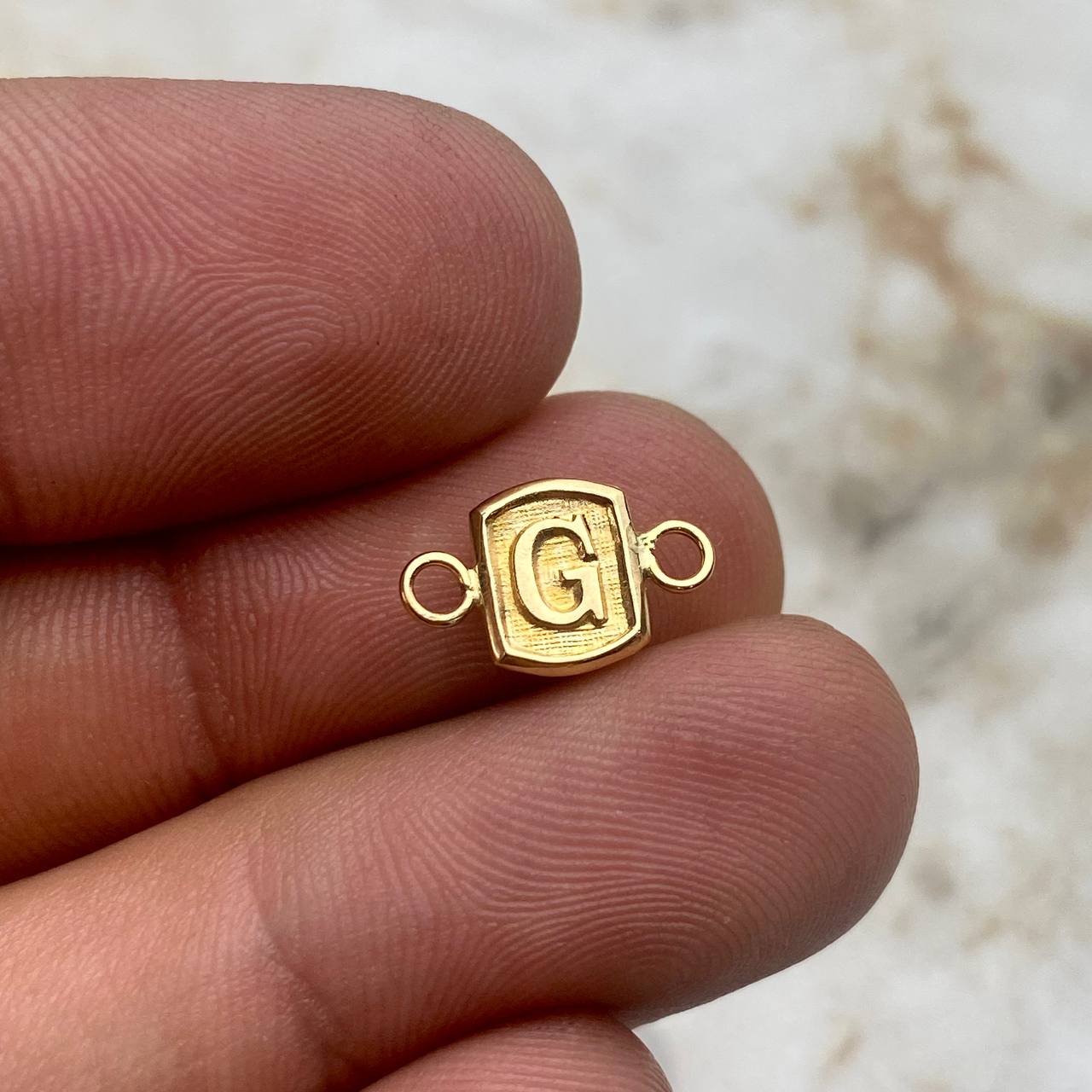Herraje Marco Letra G 0.35gr / 1.3cm Oro Amarillo