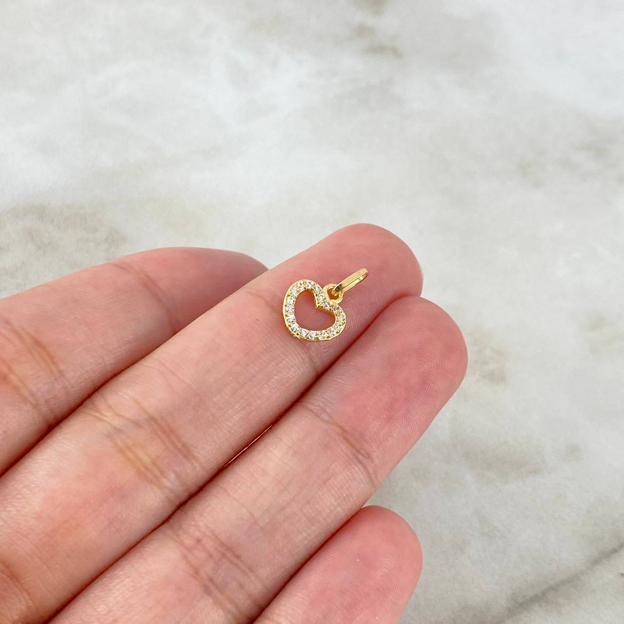 Dije Silueta Corazón 0.35gr / 1.3cm / Circones Blancos Oro Amarillo ©