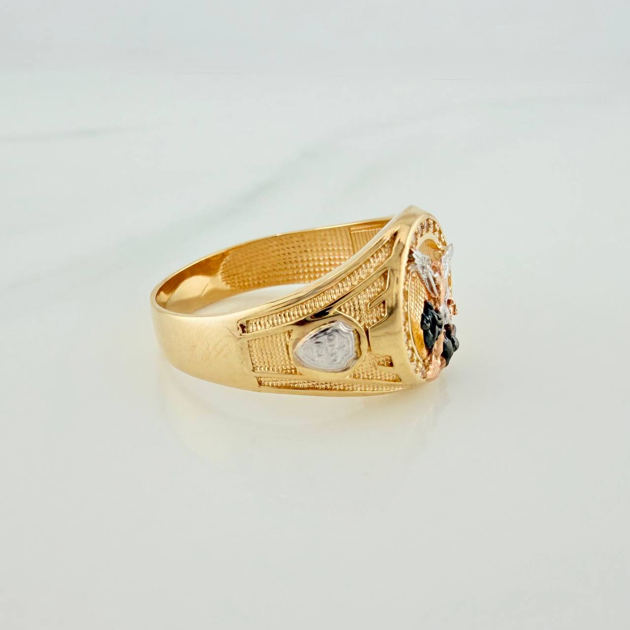 Anillo San Miguel Arcangel 5.3gr / T9 1/2 / Tres Oros 18K %