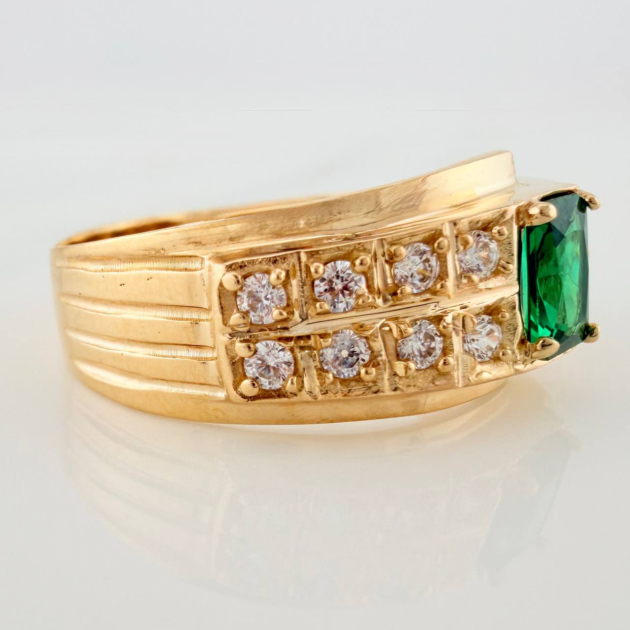 Anillo Halo Rectangular 4.3gr / T9 1/2 / Oro Amarillo 18K %