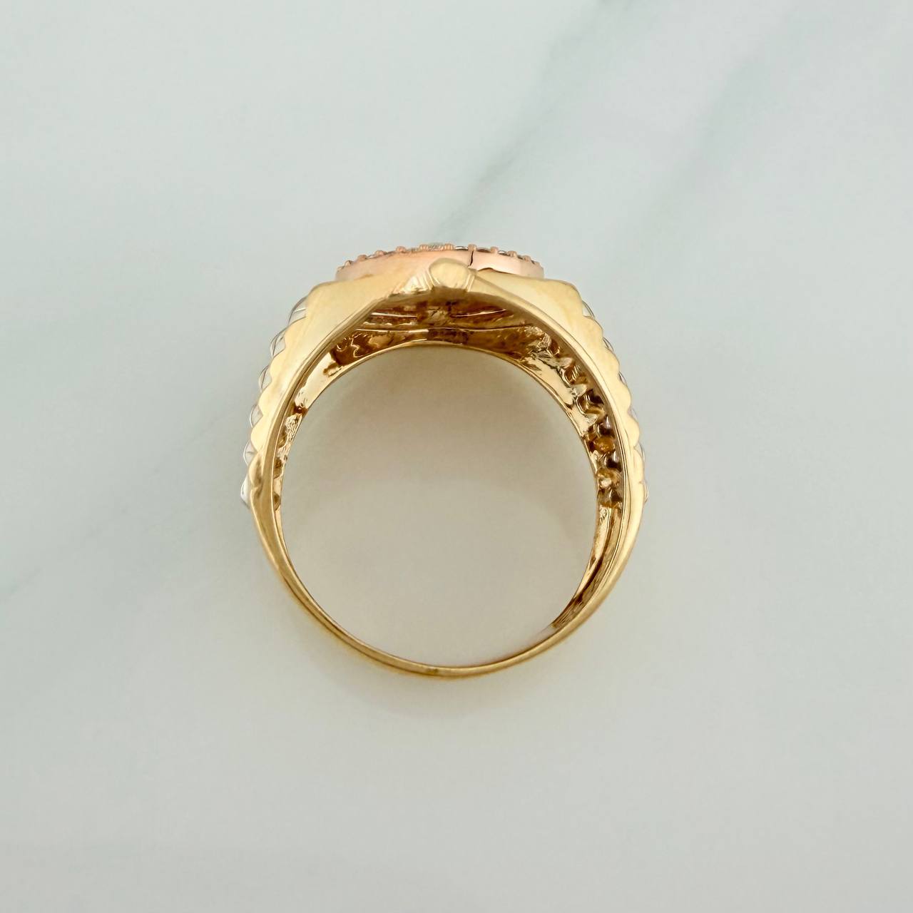 Anillo Corona 7.25gr / T8 1/4 / Tres Oros 18K %