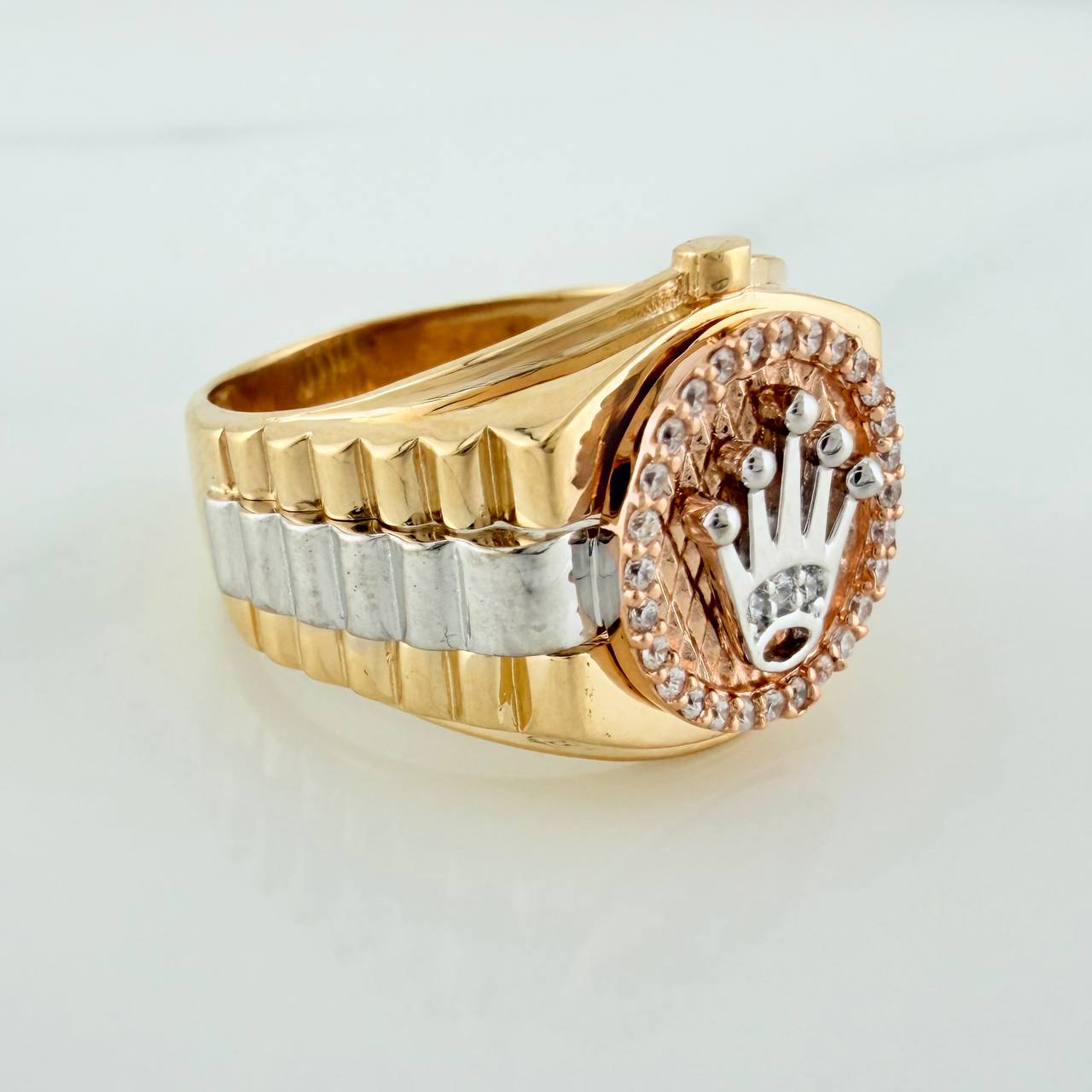 Anillo Corona 7.25gr / T8 1/4 / Tres Oros 18K %