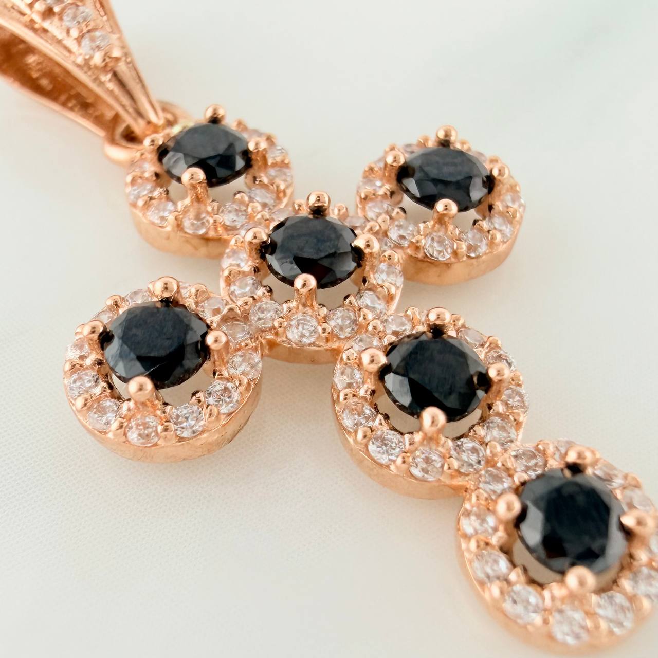 Dije Cruz Tupida 2.45gr / 3.2cm / Oro Rosa 18K %