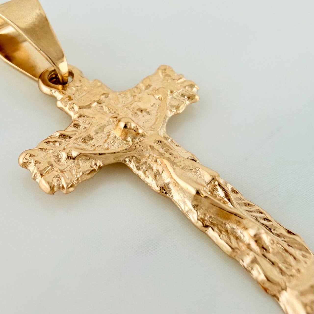 Dije Cruz Cristo 2.1gr / 3.3cm / Oro Amarillo 18K %