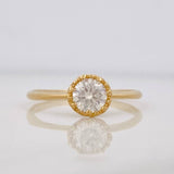 Anillo Solitario Circular Moisanita 0.50 Pts 1.55g / T6 3/4 Oro Amarillo 18K