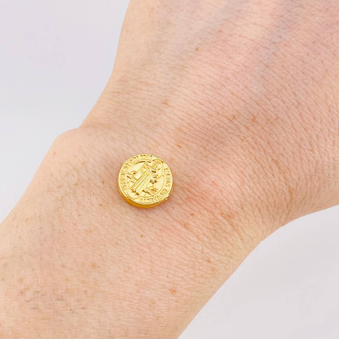Herraje San Benito Mate 0.7g / 1.3cm Oro Amarillo 18K