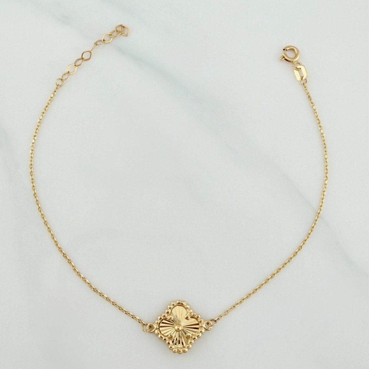 Pulso Modulable Aro Seguido Trebol 1.8 g / 18.4 cm - 21 cm / 0.9 mm Oro Amarillo 18K