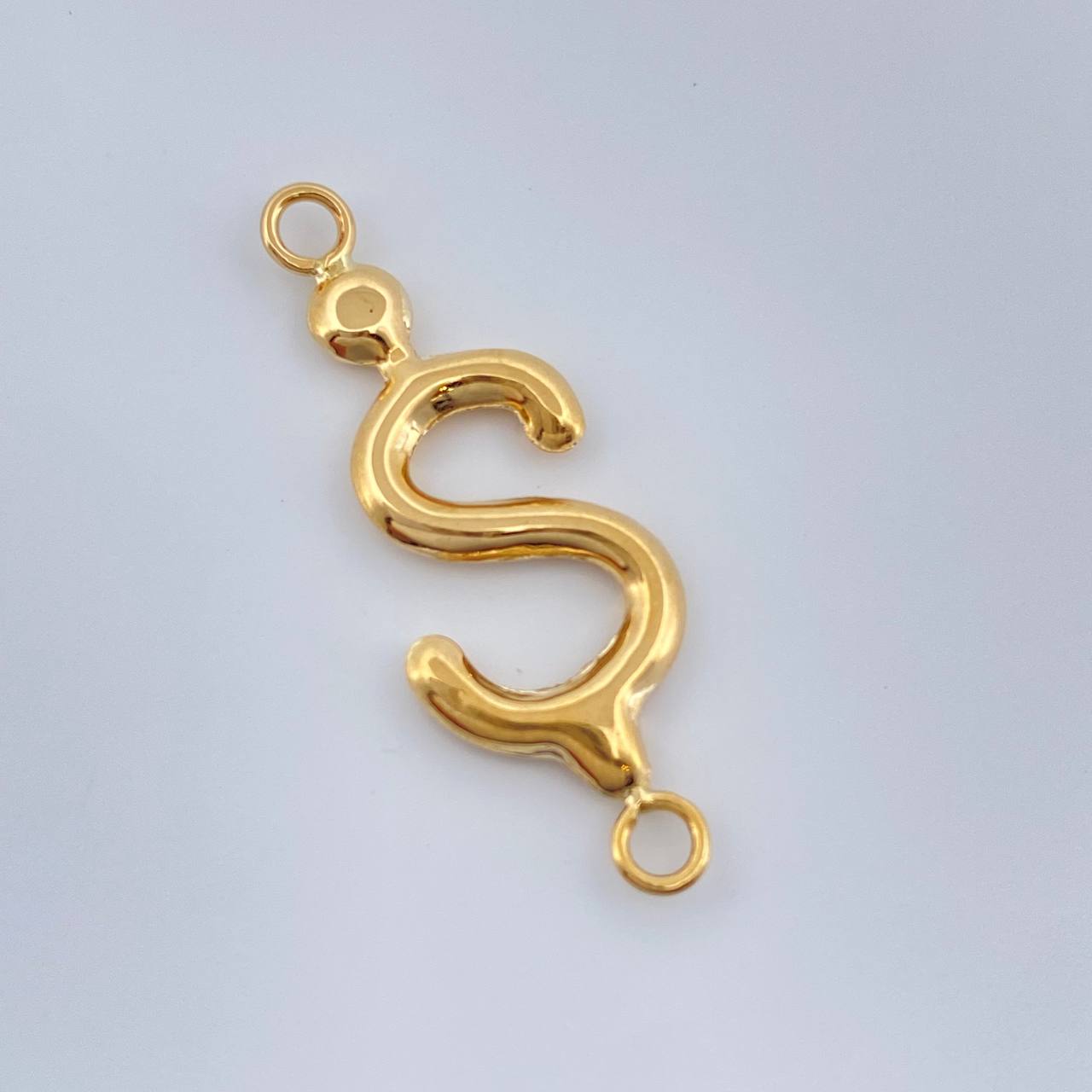 Herraje Signo Peso 0.95gr / 3cm / Oro Amarillo 18K %