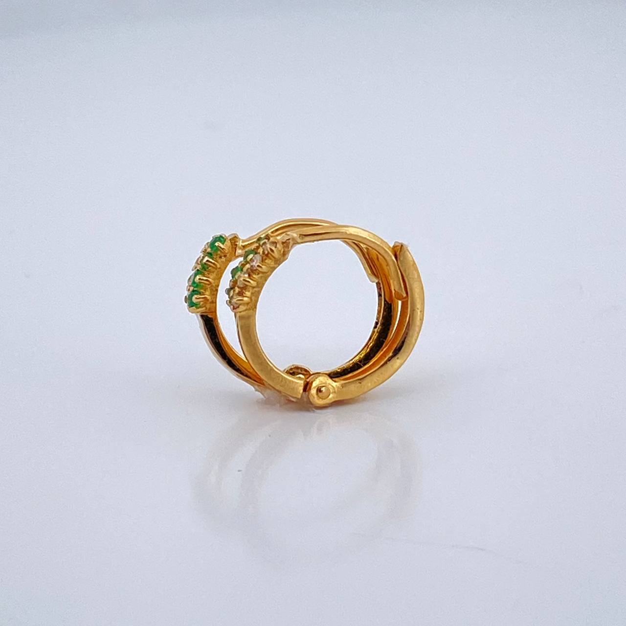 Candongas Doble Carril Esmeraldas Diamantes 1.5gr / 1.2cm / Oro Amarillo 18K $