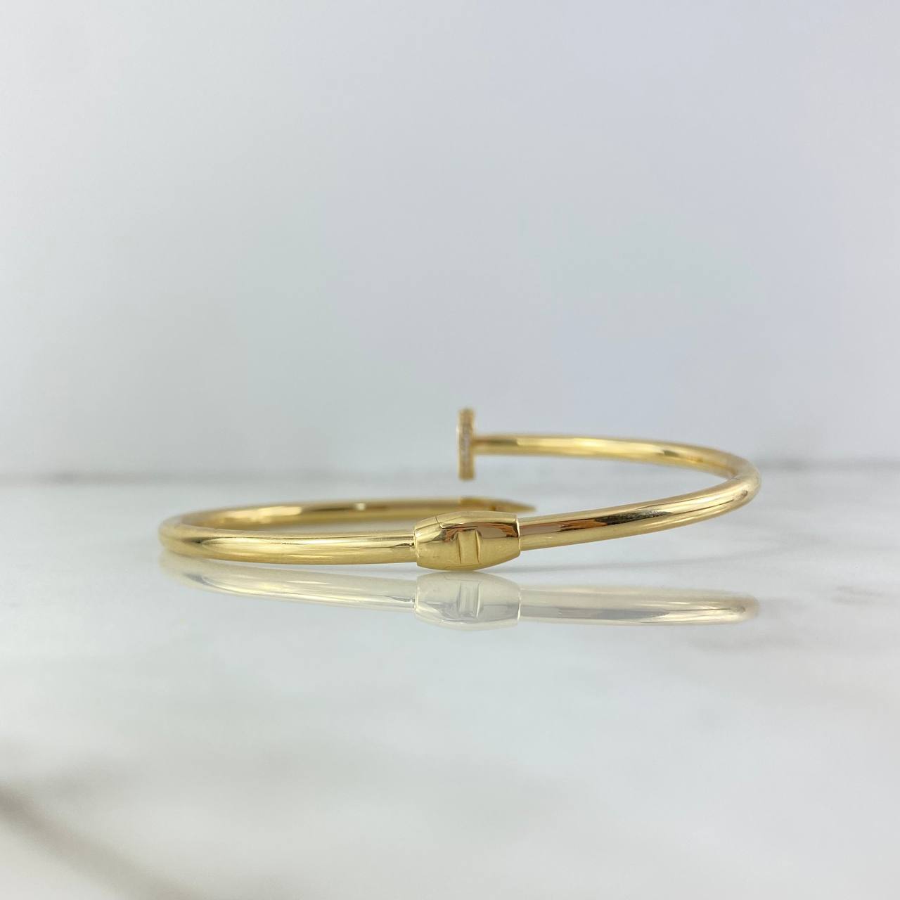 Pulso Abrazo Clavo 7.95gr / 19cm / 3mm Circones Blancos Oro Amarillo +4 ©