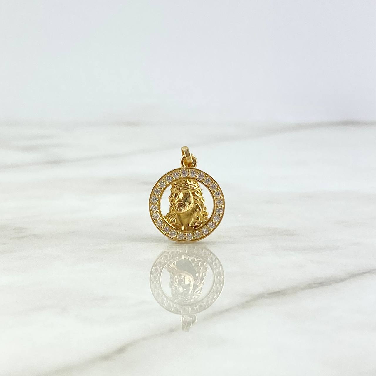 Dije Rostro Jesus 2.4gr / 2.3cm / Circulo Circones Blancos Oro Amarillo ©