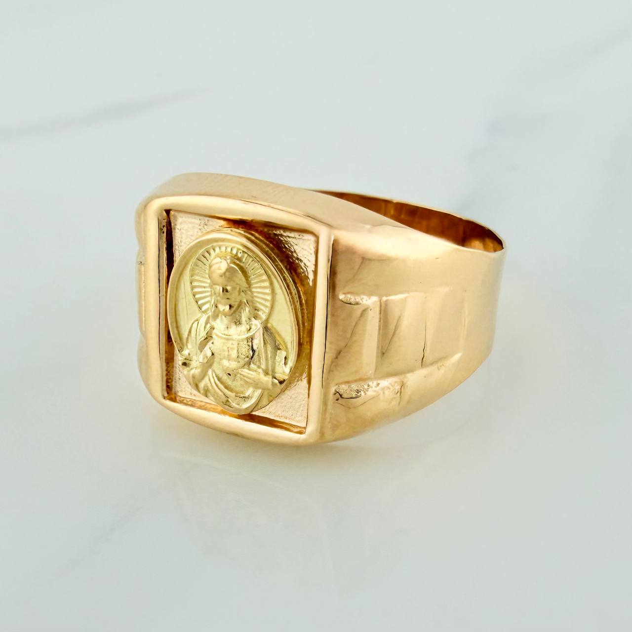 Anillo Sagrado Corazon de Jesus 3.45gr / T8 1/2 / Oro Amarillo 18K