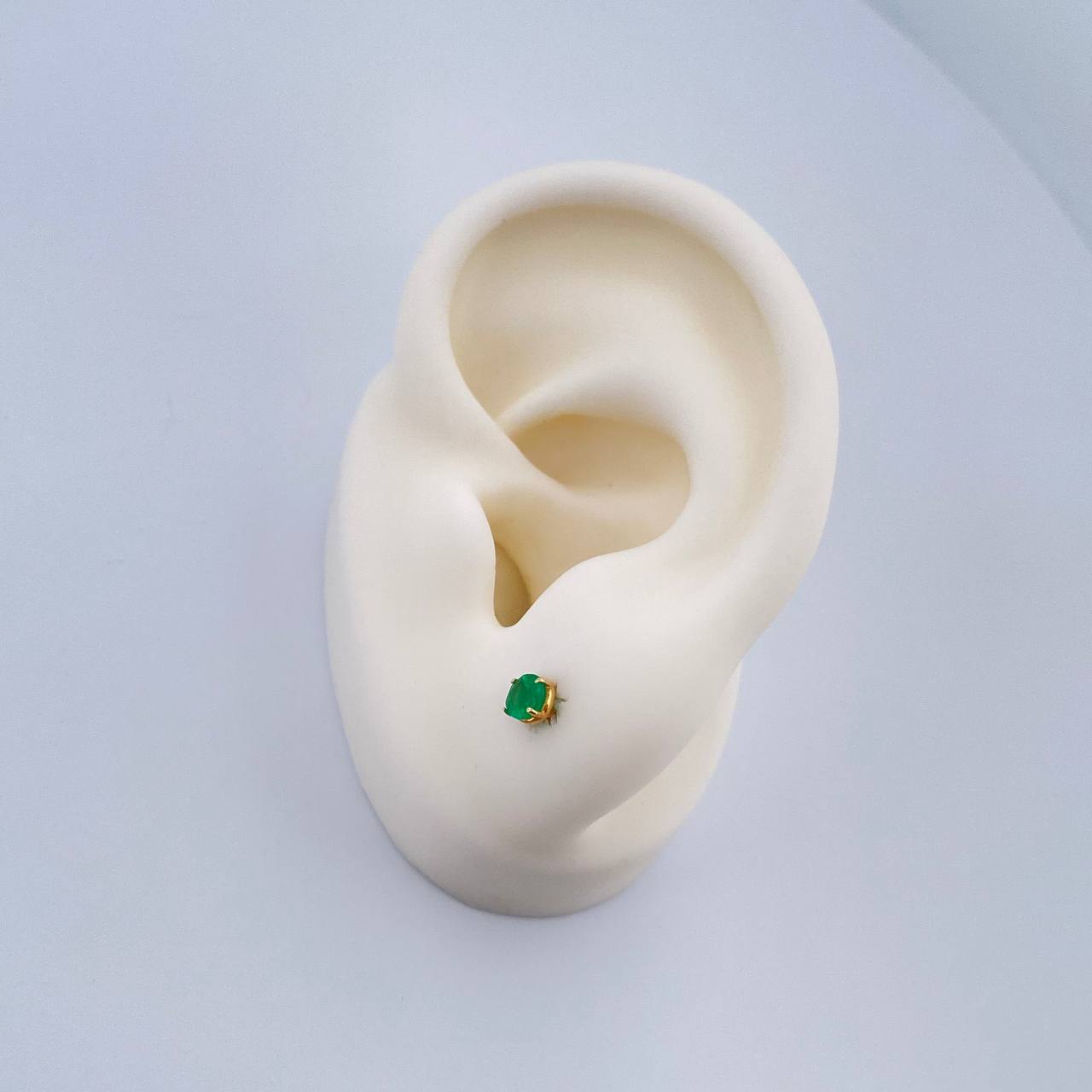 Topos Cuatro Garras Esmeralda 0.8gr / Oro Amarillo 18K &