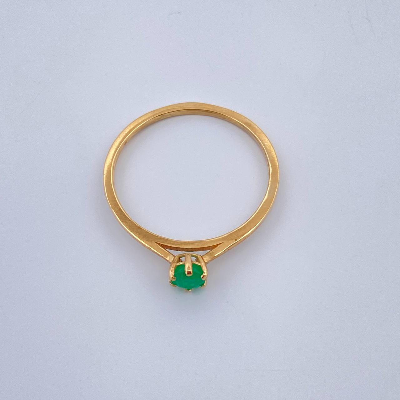 Anillo Solitario Seis Garras Esmeralda 1.25gr / T7 / Oro Amarillo 18K $