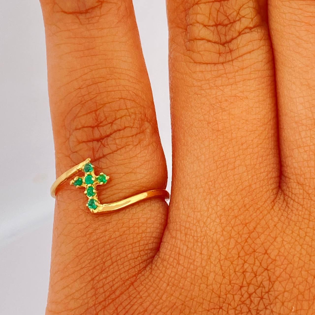 Anillo Cruz Esmeraldas 1.15gr / T5 3/4 / Oro Amarillo 18K &