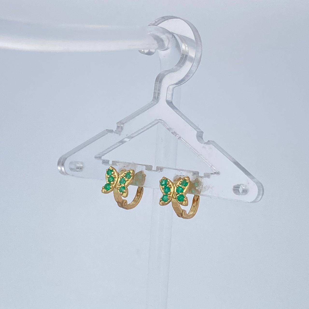 Candongas Mariposa Esmeraldas 1.7gr / 1cm / Oro Amarillo 18K $