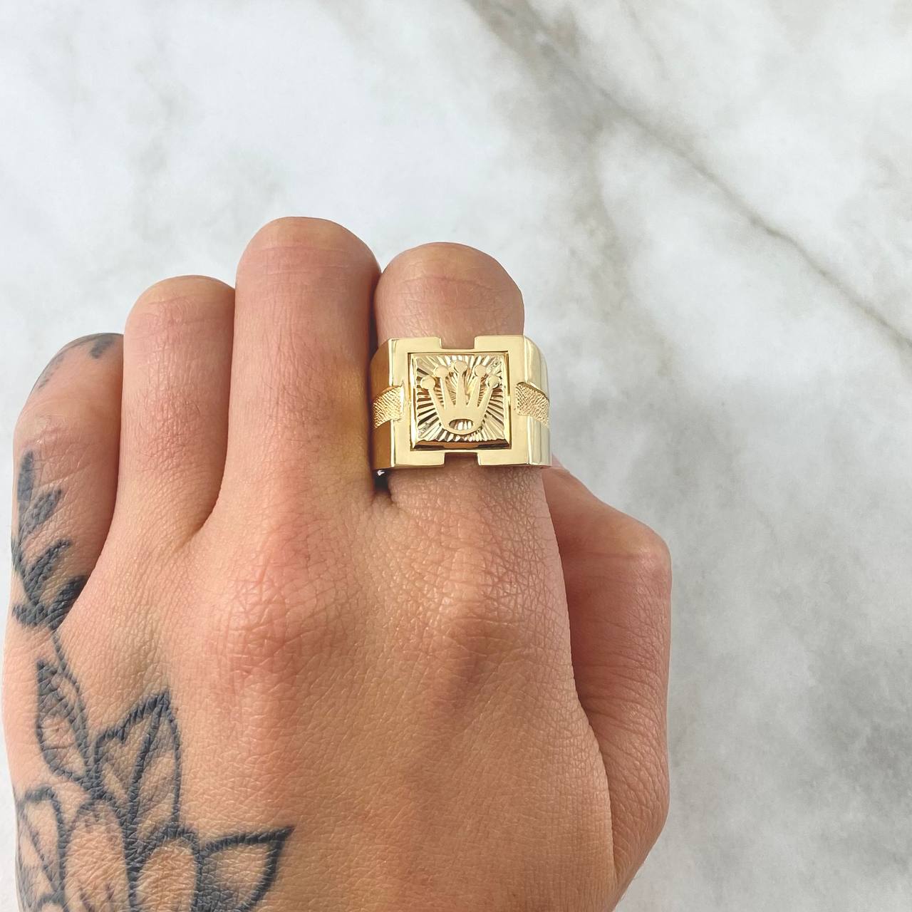 Anillo Recuadro Corona Punteada 6.5gr / T9 1/4 / Texturizado Oro Amarillo 18K