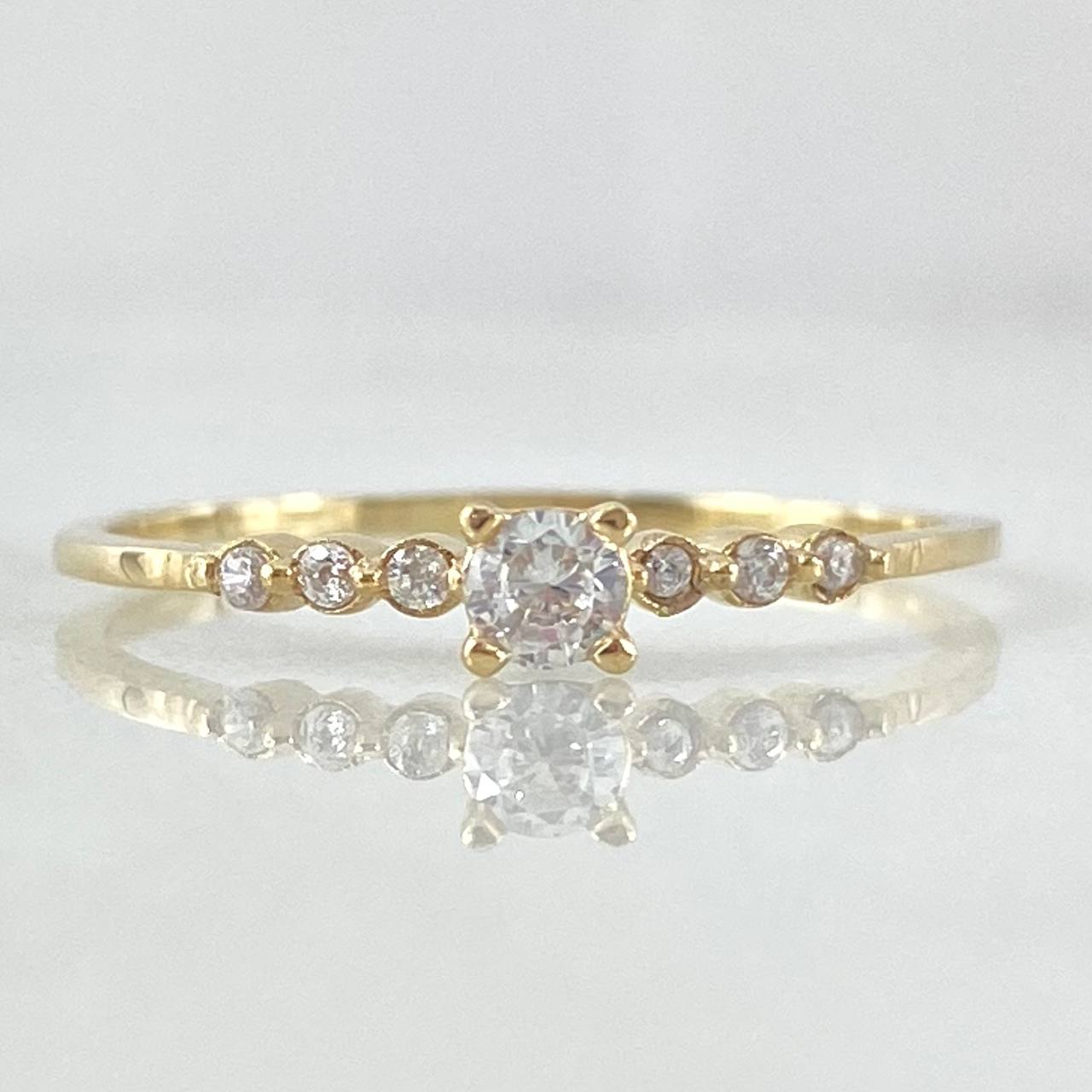 Anillo Solitario Carril Trinity 1.15gr / T7 / Oro 18K ©