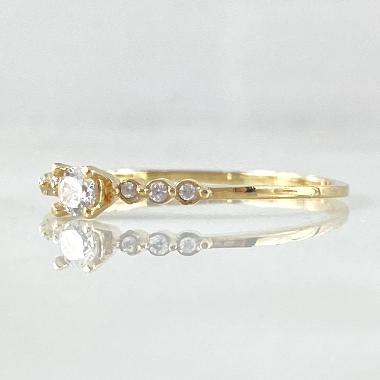 Anillo Solitario Carril Trinity 1.15gr / T7 / Oro 18K ©