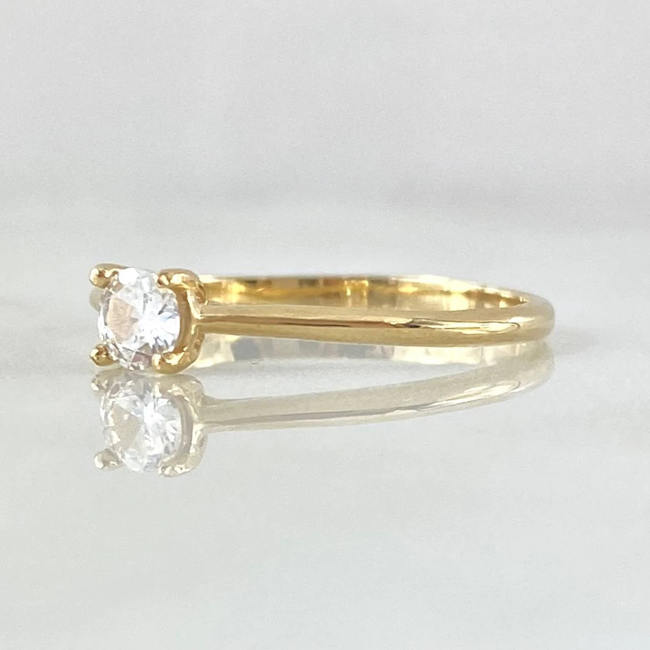 Anillo Solitario 4 Garras 1.75 g / T7 3/4 Oro Amarillo 18K