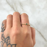 Anillo Solitario Bisel Esferas 1.75gr / T7 1/2 / Circon Verde Oro Amarillo 18K