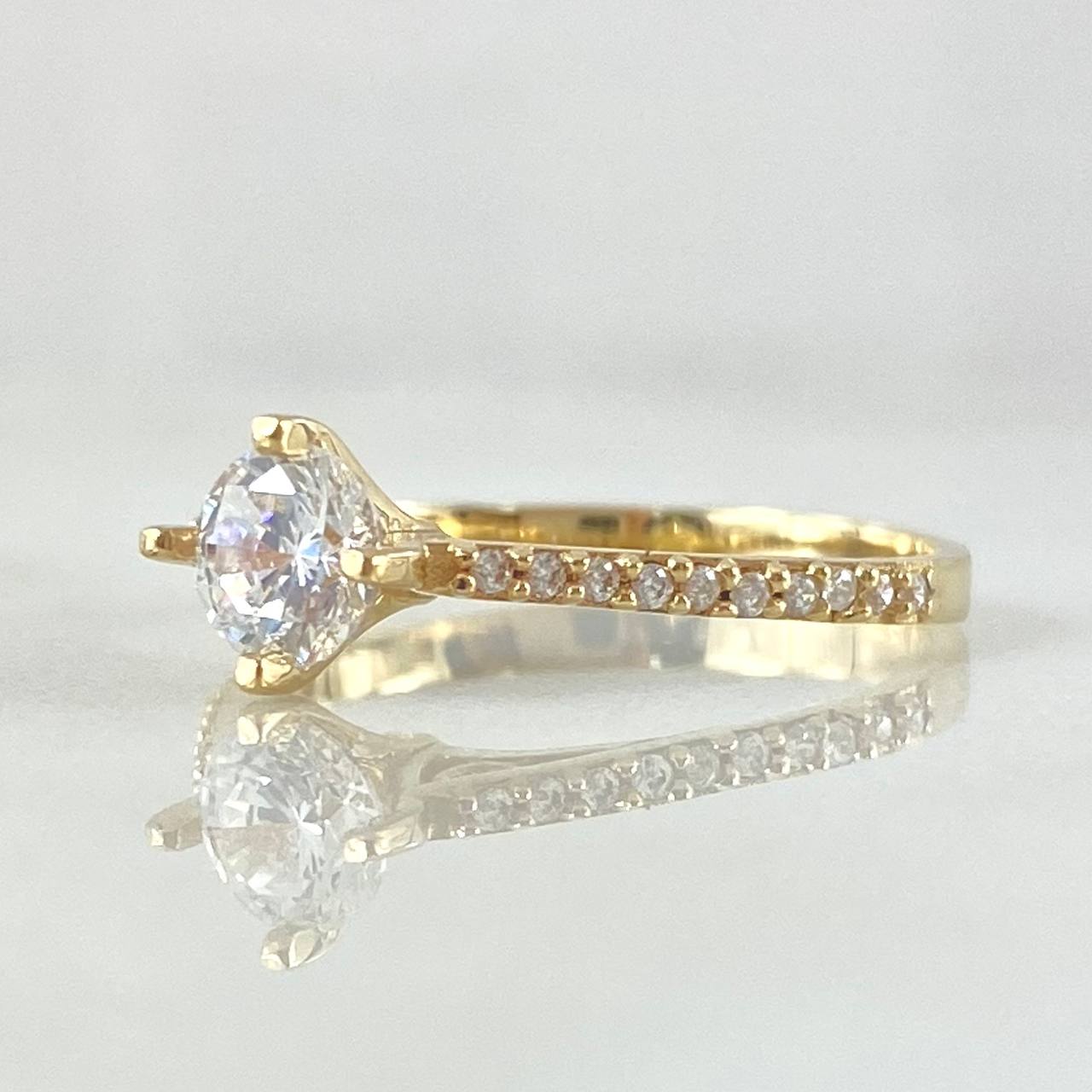Anillo Solitario Puente Espiral Barroca 1.95gr / T5 1/2 / Circones Blancos Oro Amarillo 18K ©