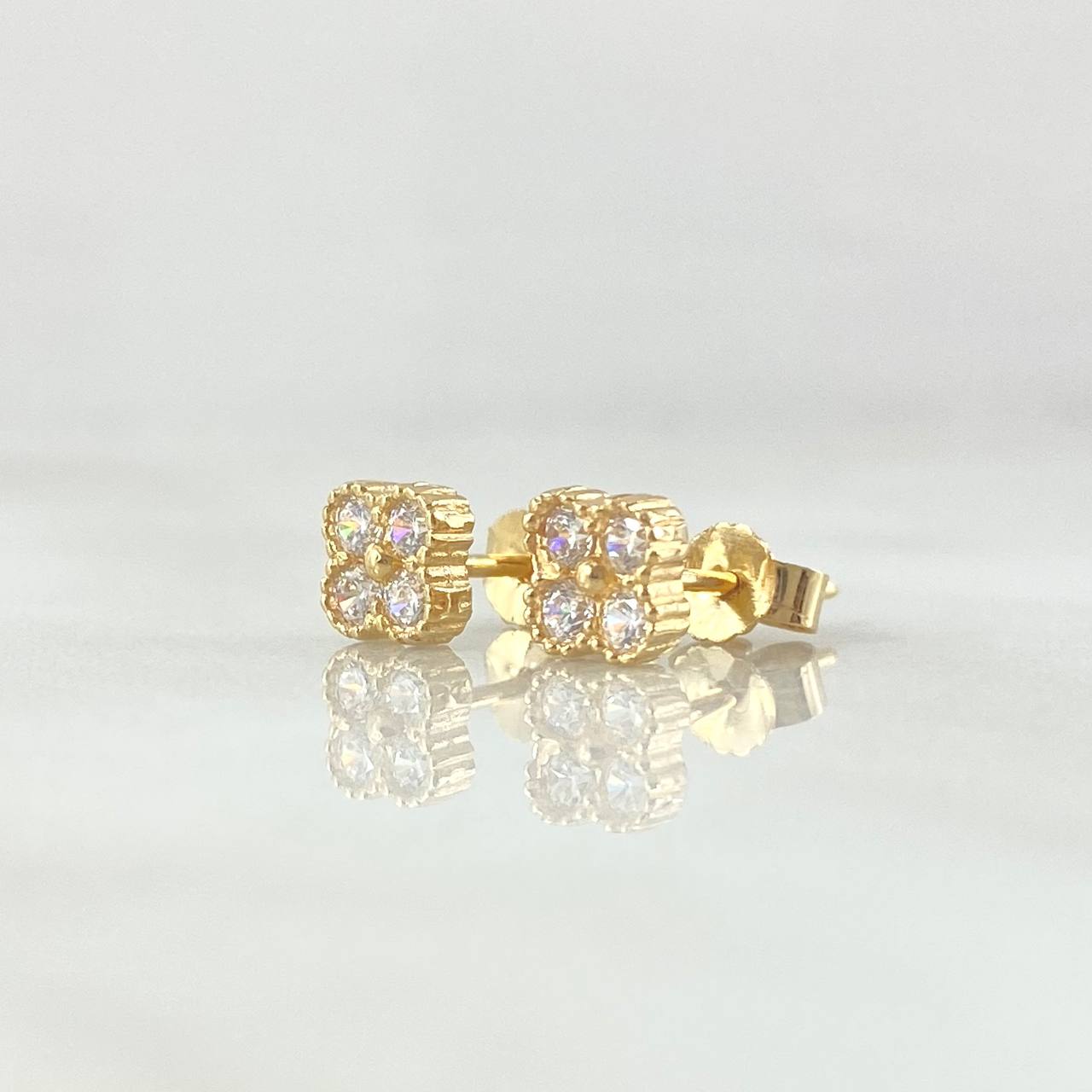Topos Flor Trebol 1.2gr / 5.3mm Circones Blancos Oro Amarillo 18K