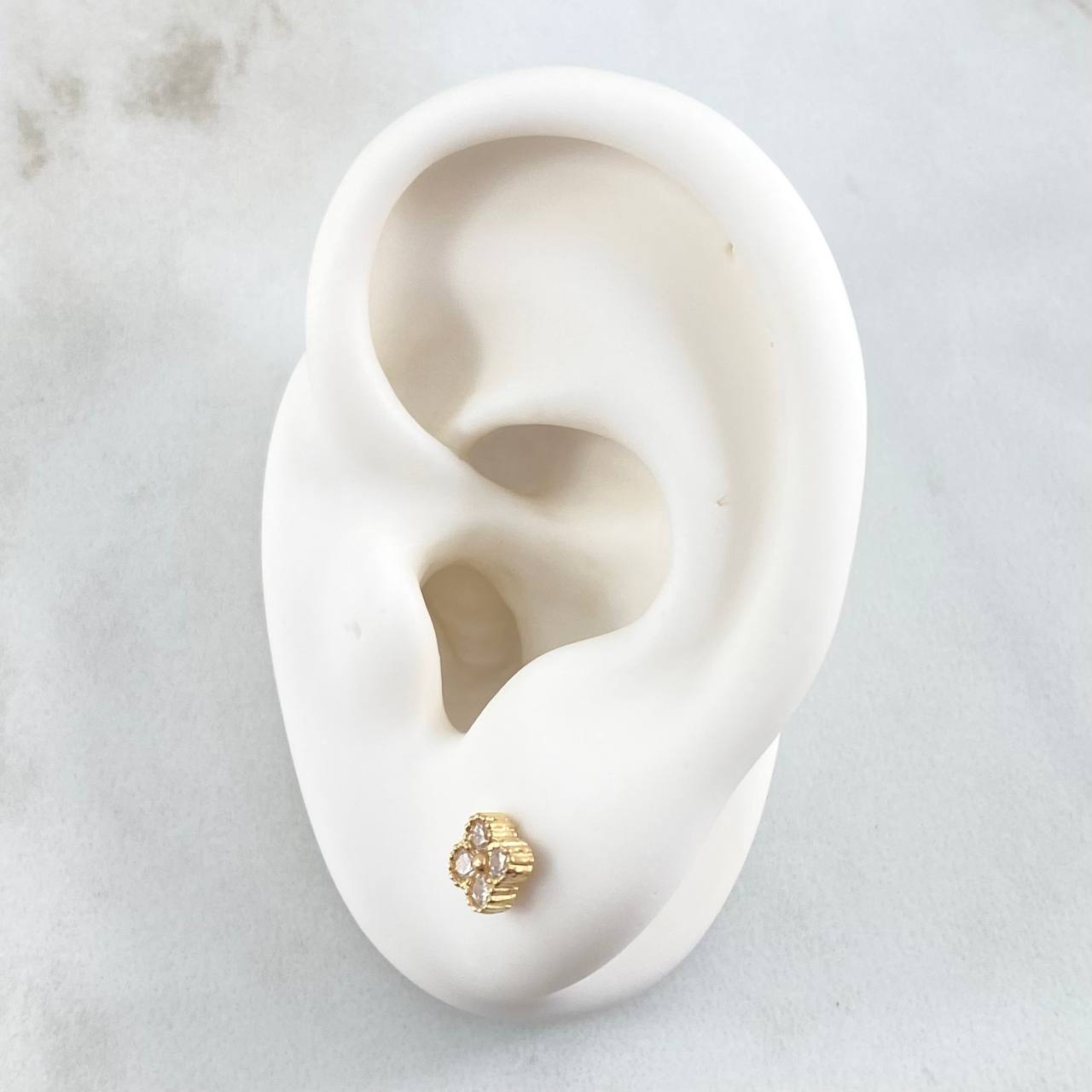 Topos Flor Trebol 1.2gr / 5.3mm Circones Blancos Oro Amarillo 18K