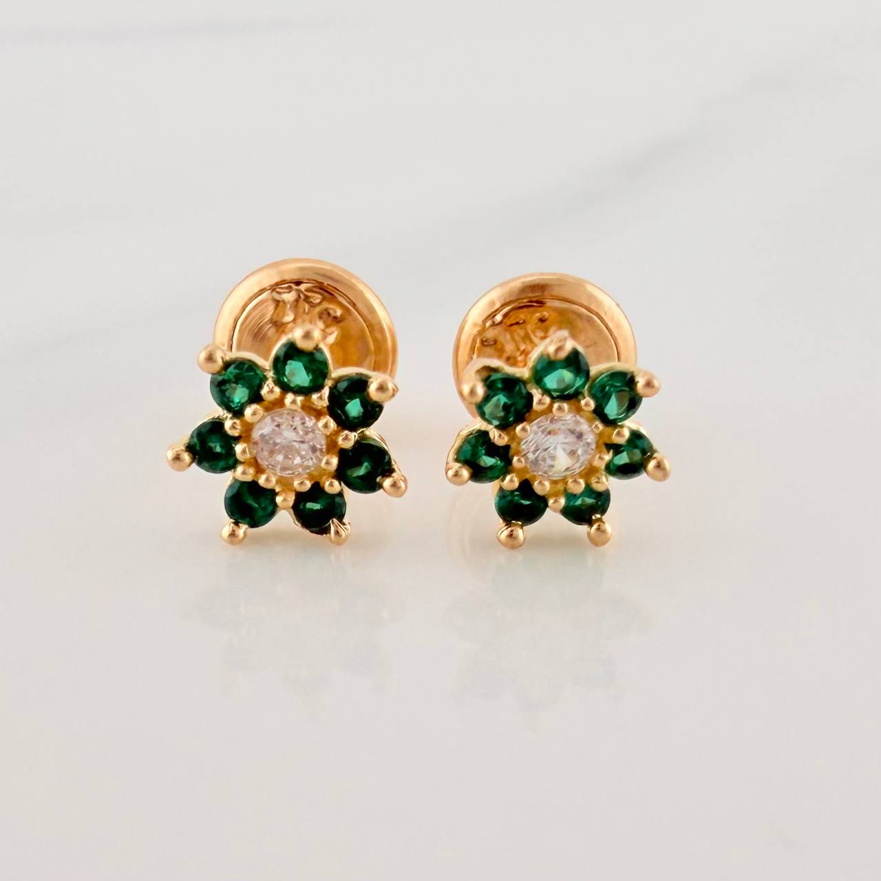 Topos Flor 0.85gr / 4.7mm Oro Amarillo 18K &