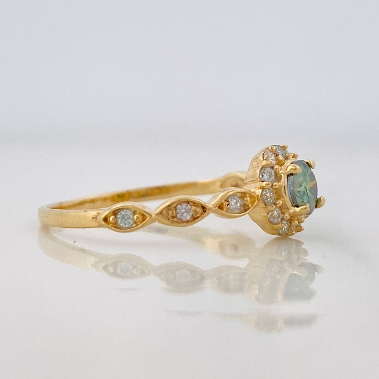 Anillo Halo Churumbela Moisanitas 0.38 pts 1.75g / T7 Oro Amarillo 18K