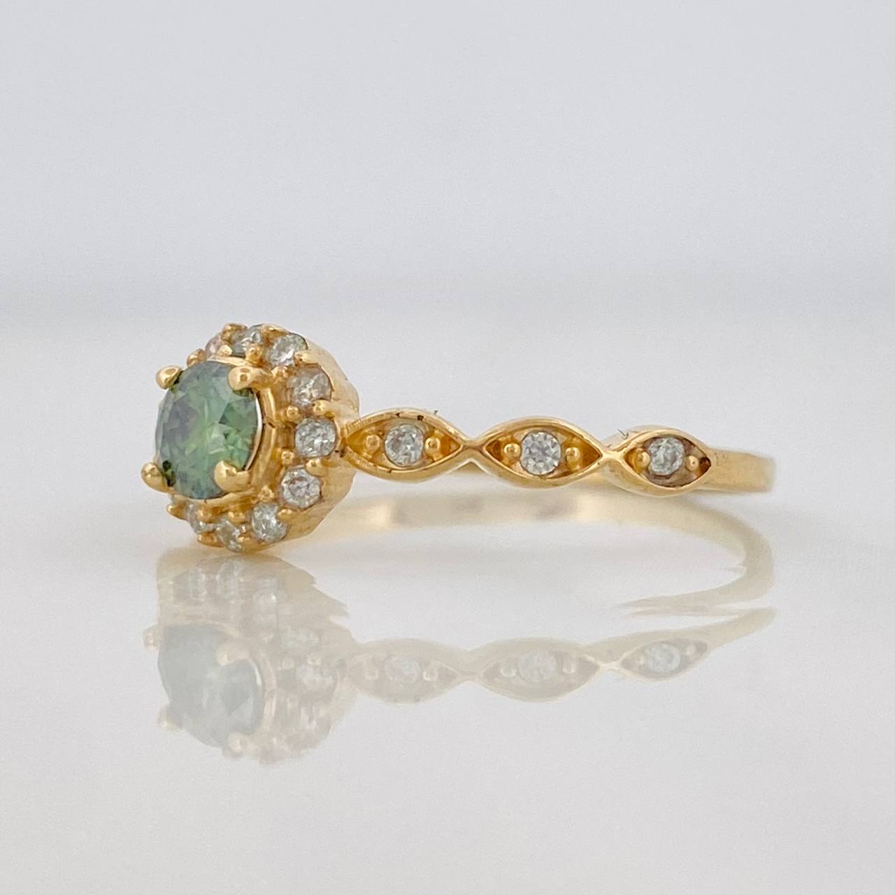 Anillo Halo Churumbela Moisanitas 0.38 pts 1.75g / T7 Oro Amarillo 18K