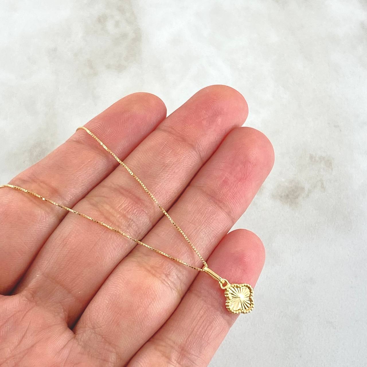 Set Cadena Veneciana 1gr / 45cm / 0.6mm + Dije Flor Trebol 0.5gr / 1.4cm / Diamantada 1.5gr Oro Amarillo 18K (Oferta)