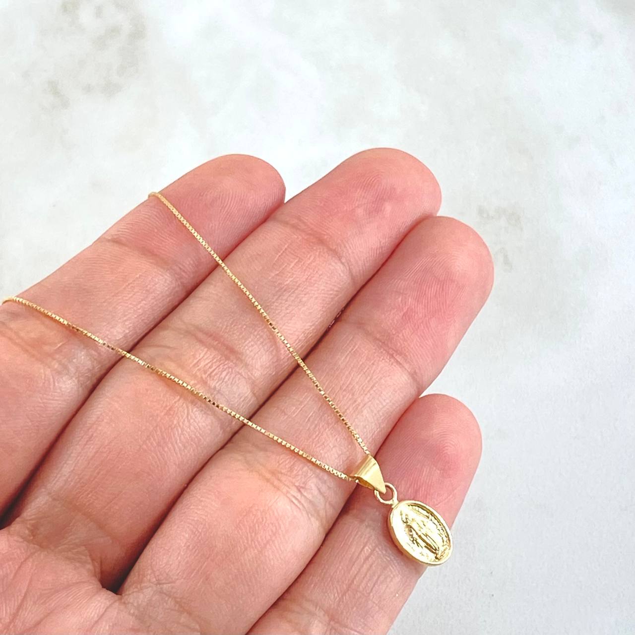 Set Cadena Veneciana 0.95gr / 45cm / 0.6mm + Dije Virgen Milagrosa 0.4gr / 1.5cm / 1.35gr Oro 18K (Oferta) ©