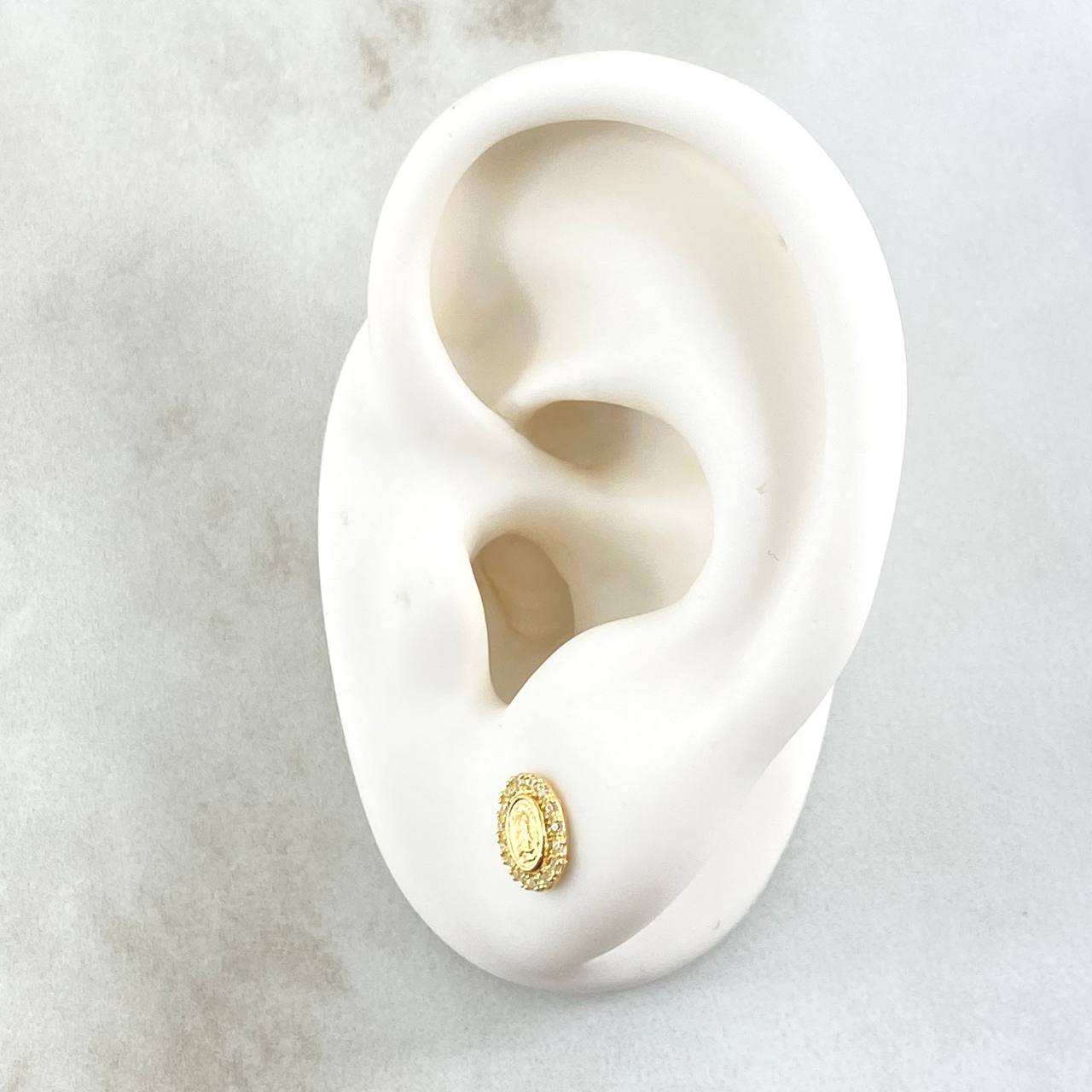 Topos Virgen Guadalupe Ovalo 0.9gr / 8mm Circones Blancos Oro Amarillo 18K *