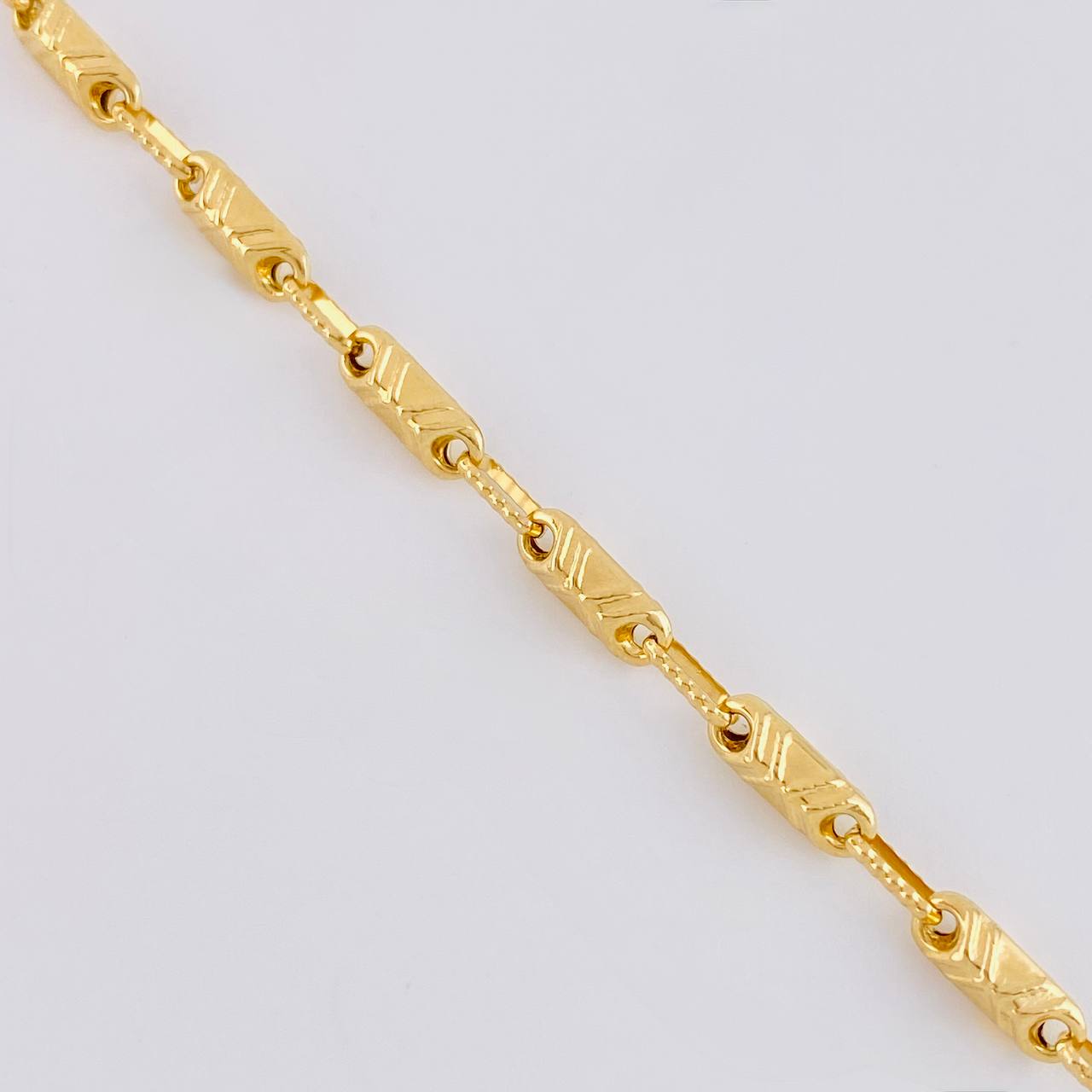Pulso Rustico Líneas Paralelas 4.65g / 21.8cm / 3.7mm Oro Amarillo 18K