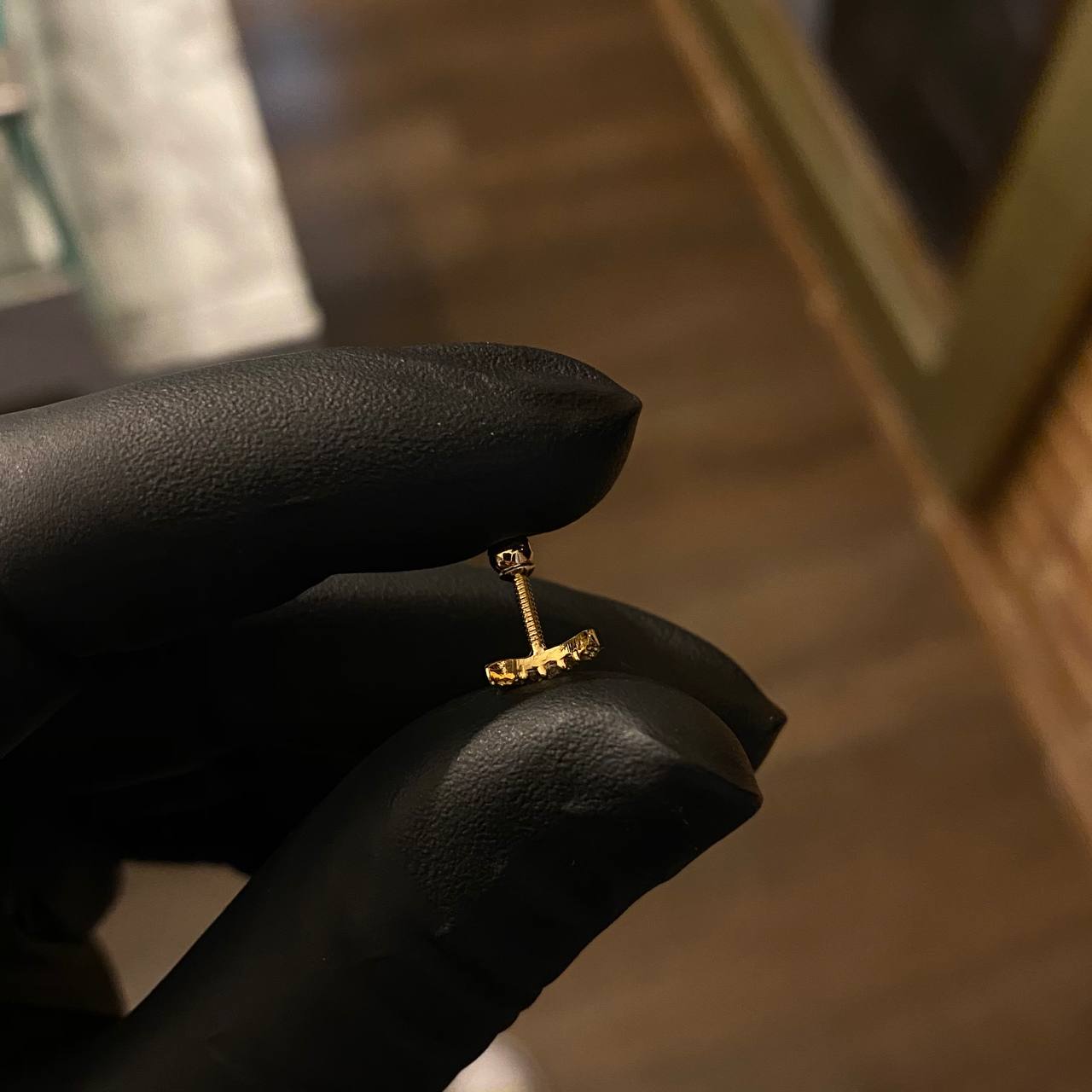 Piercing Nariz/Oreja 5.5mm Luna Tornillo Circones Blancos Oro Amarillo (Joya)