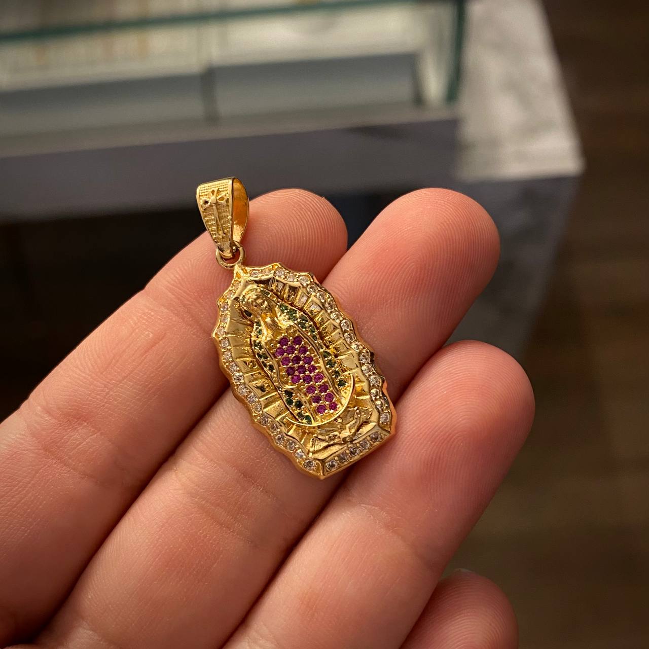 Dije Virgen de Guadalupe 5.4gr / 3.5cm Circones Blancos Verdes Fucsias Oro Amarillo