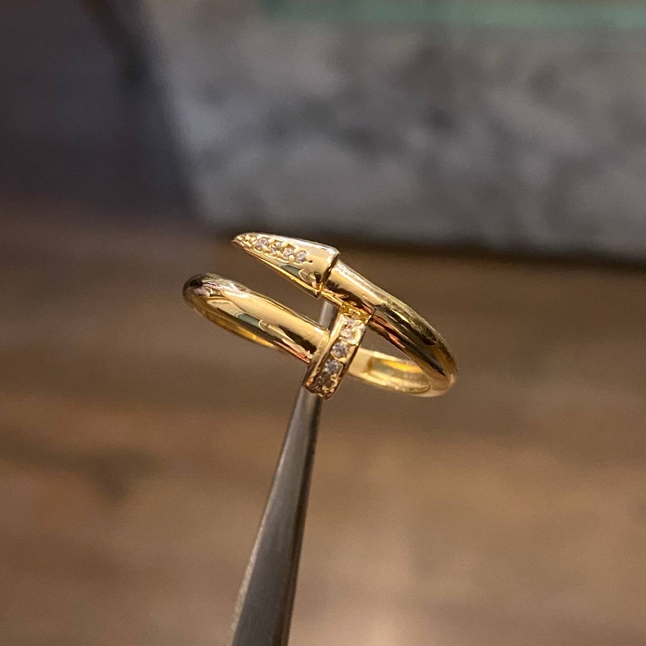 Anillo Clavo 2.7gr-T8 Circones Blancos Oro Amarillo