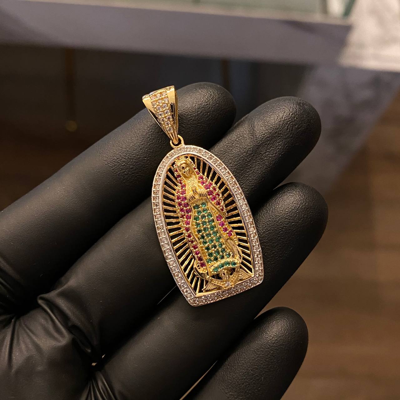 Dije Virgen de Guadalupe 7.6gr/4.5cm Circones de Colores Dos Oros*