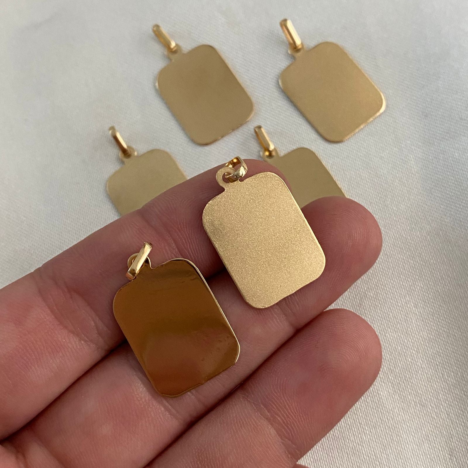 Dije Placa Rectangulo Ovalado 2.0gr/1.9cm*1.5cm Oro Amarillo