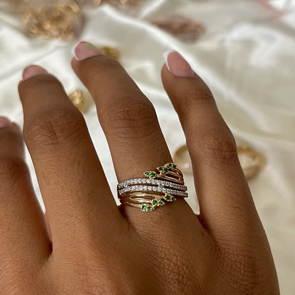 Anillo Flechas Curvas 3.6gr-T6 3/4 Circones Verdes Blancos Oro Amarillo