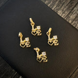 Dije LOVE 1.05gr/1.6cm Circones Blancos Oro Amarillo Nac.Esp.