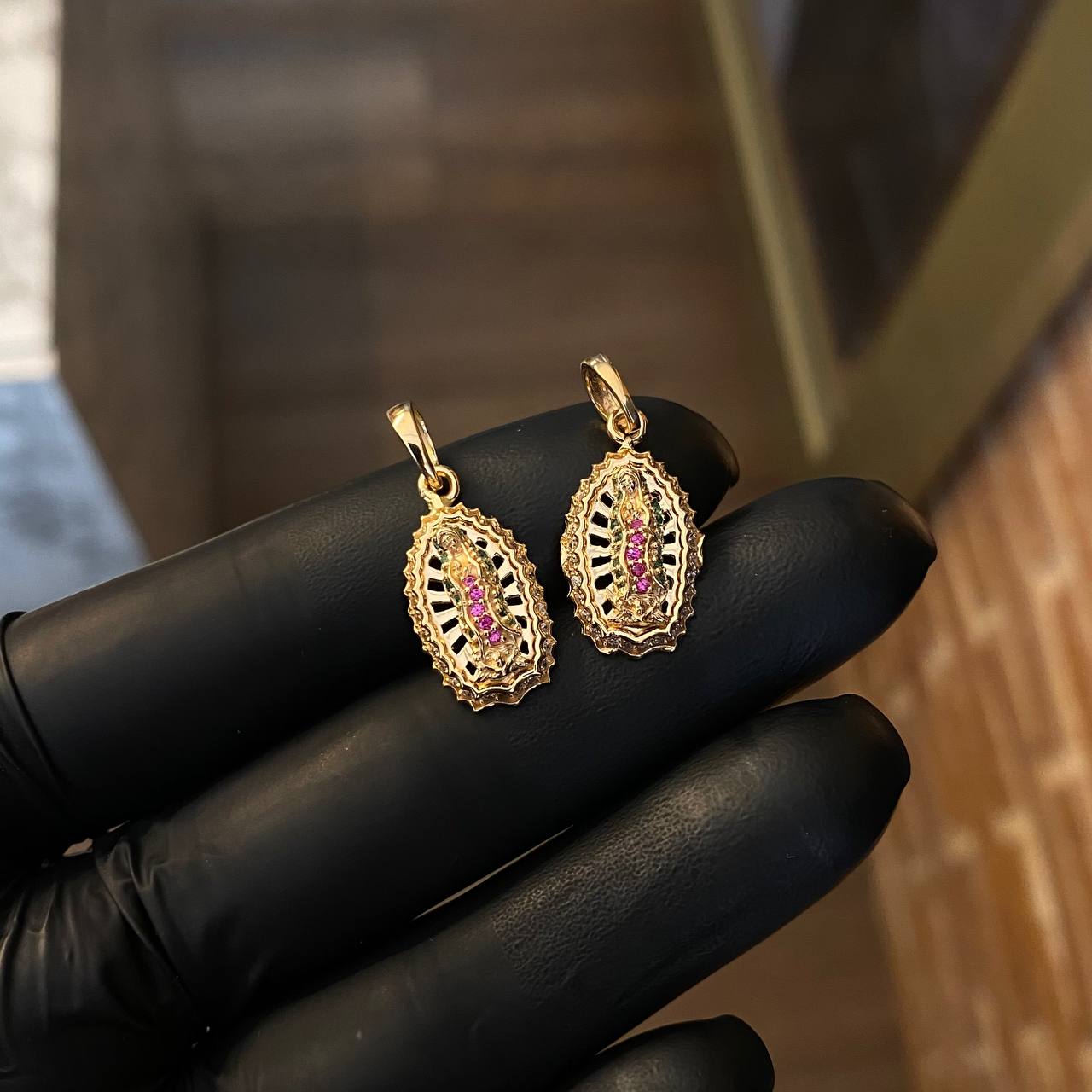 Dije Virgen Guadalupe 2.9gr / 2.4cm Circones Blancos Verdes Fucsias Oro Amarillo