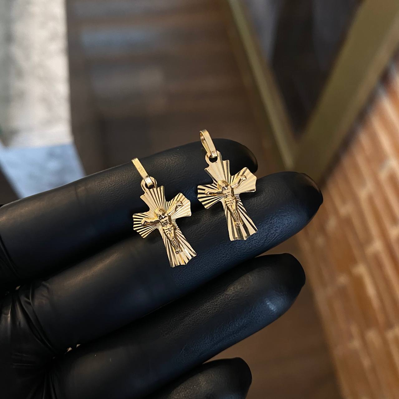Dije Cristo Cruz Diamantada 1.2gr / 2.7cm Oro Amarillo