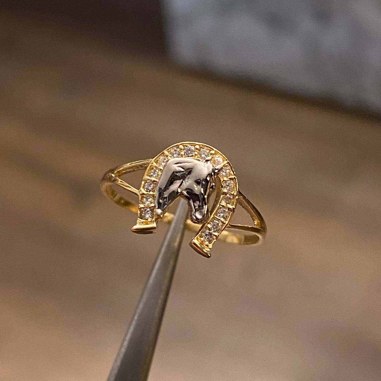 Anillo Herradura Caballo 3/4 Circones Blancos Dos Oros
